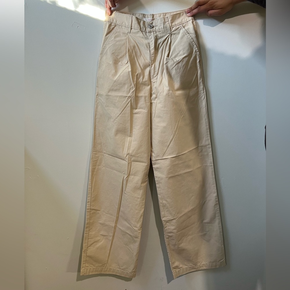 Khaki Levi’s
